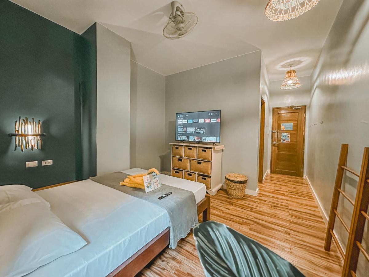 Outpost Hostel - Coron Luaran gambar